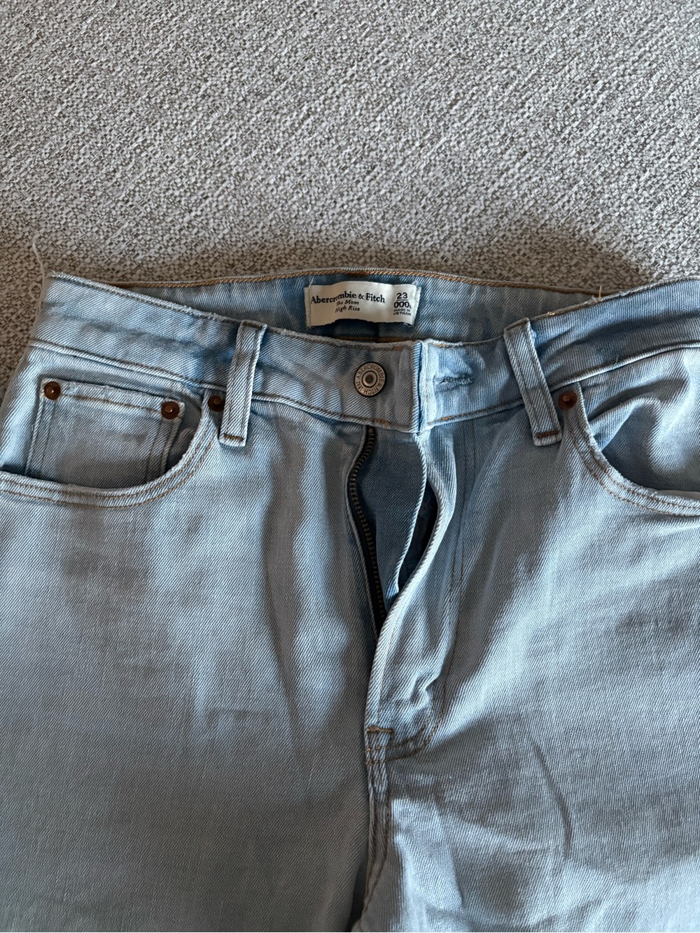 Abercrombie & Fitch The Mom Highrise Jeans